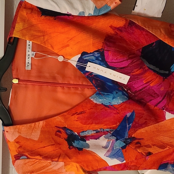 Trina Turk multi color romper, has pockets. Its a size 0 but runs big(2-4) - Picture 7 of 9